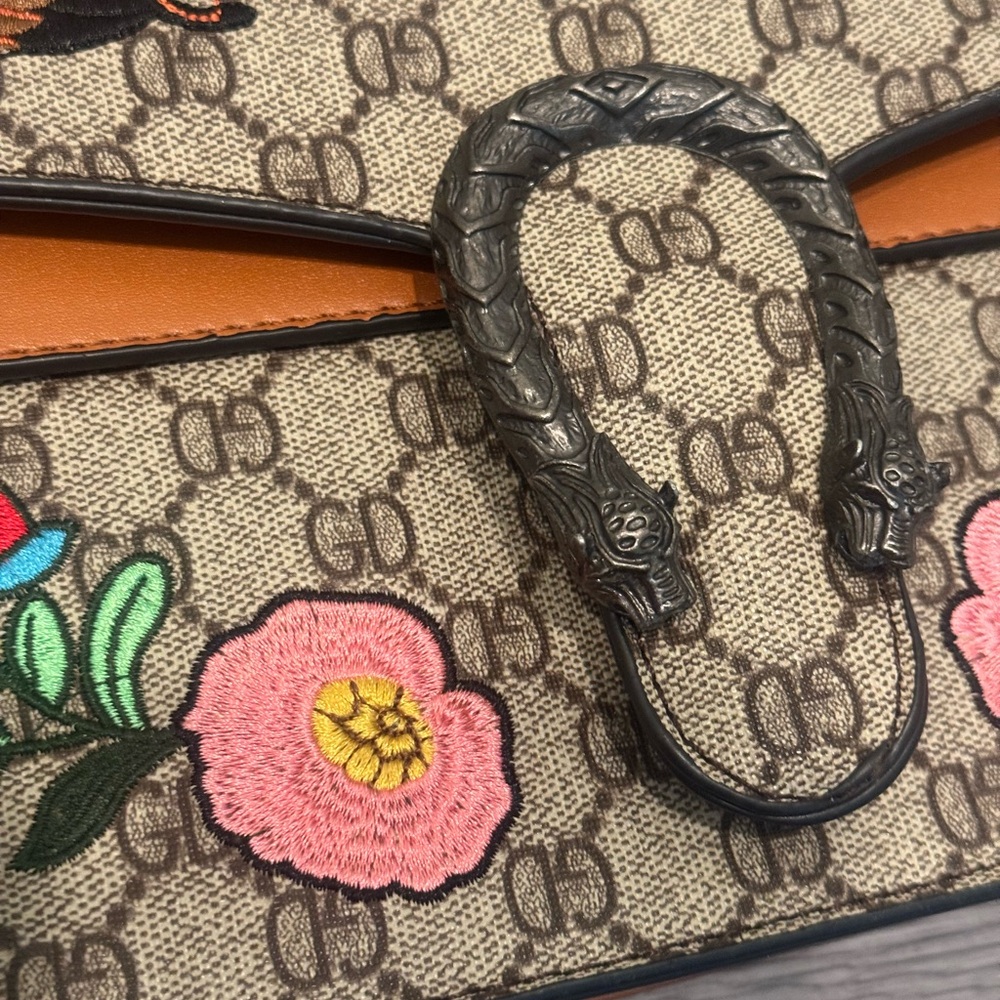 Bee and Roses GD Pattern Crossbody
Shoulder Bag - Picture 3 of 8